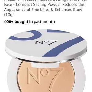 No7 Cream Setting Pressed Powder for a Smooth Finish in Medium.